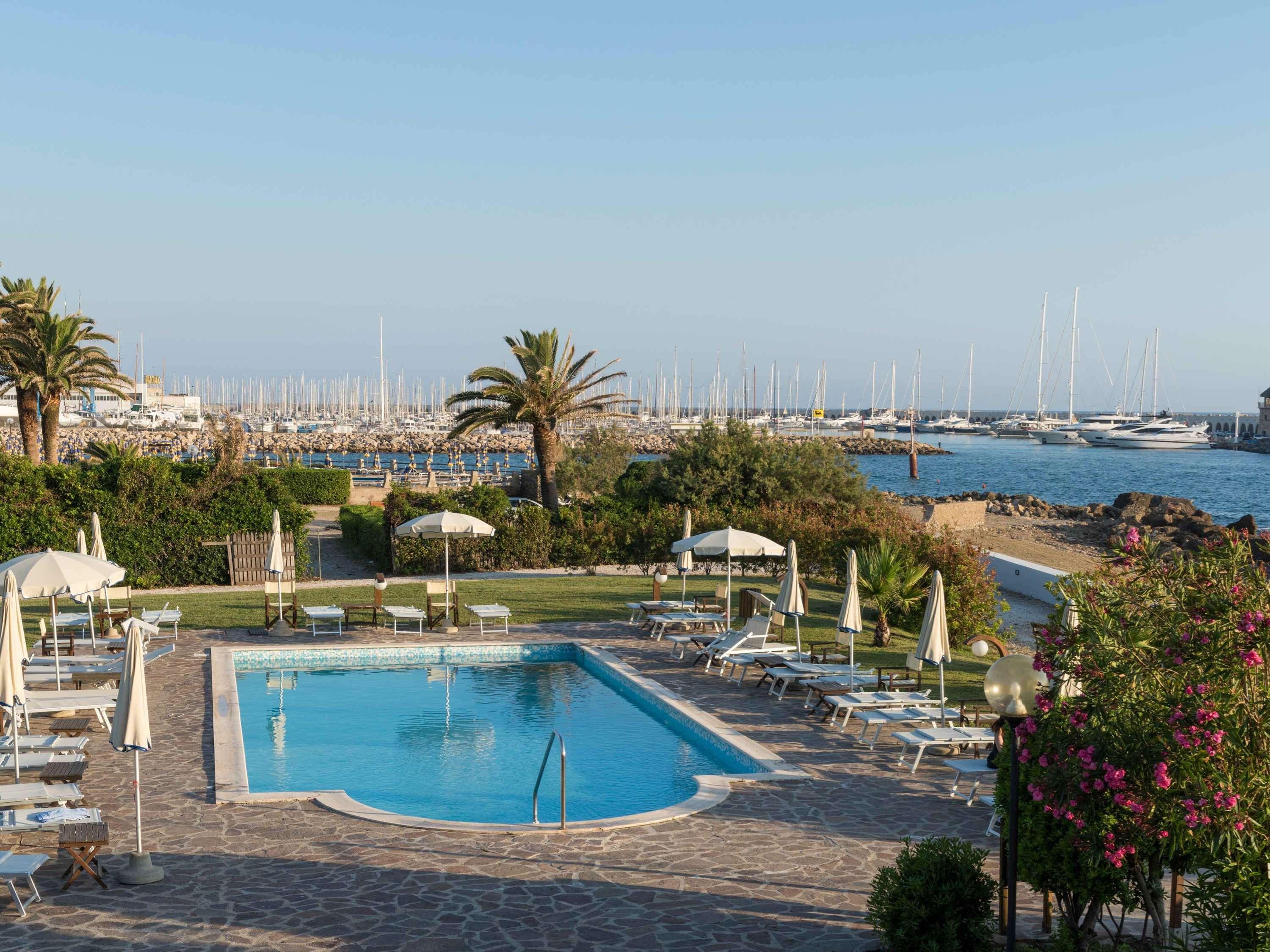 Sunbay Park Hotel Чивитавеккья Экстерьер фото