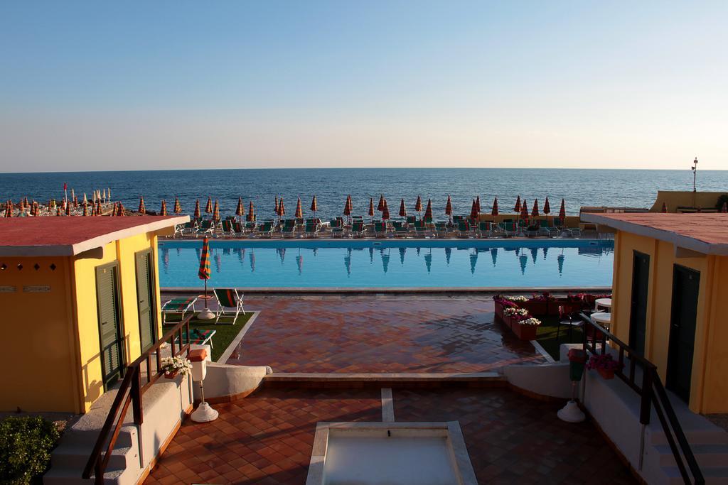 Sunbay Park Hotel Чивитавеккья Экстерьер фото