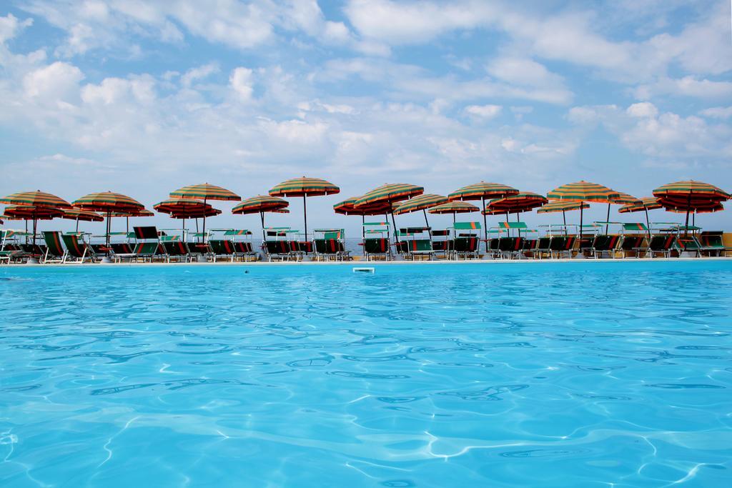 Sunbay Park Hotel Чивитавеккья Экстерьер фото