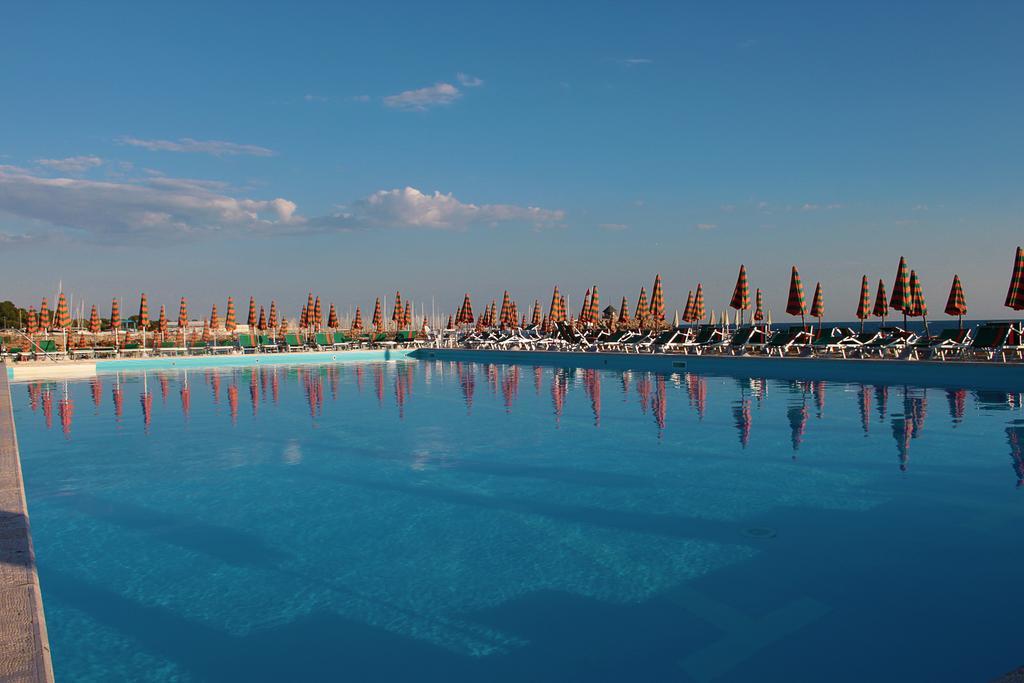 Sunbay Park Hotel Чивитавеккья Экстерьер фото